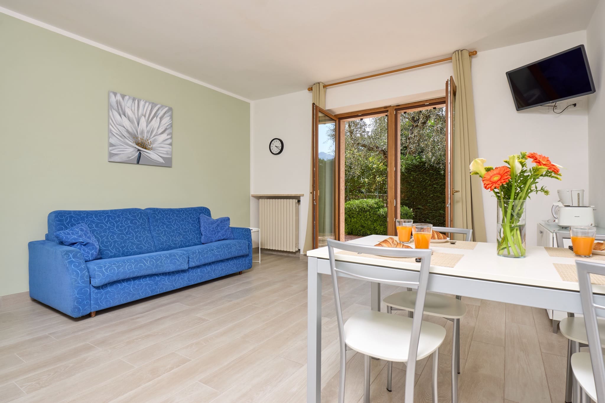 Apartment 01 Photo 02