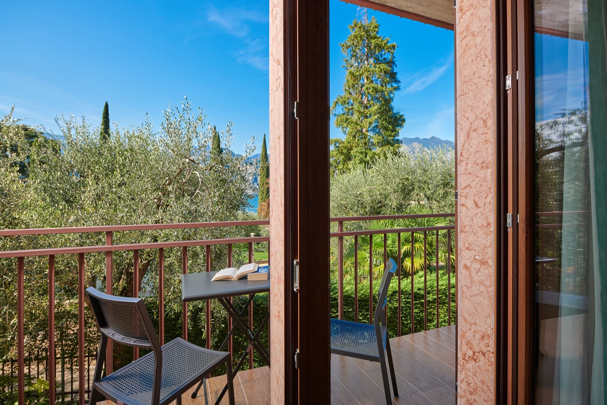 Apartment 03 Photo 01