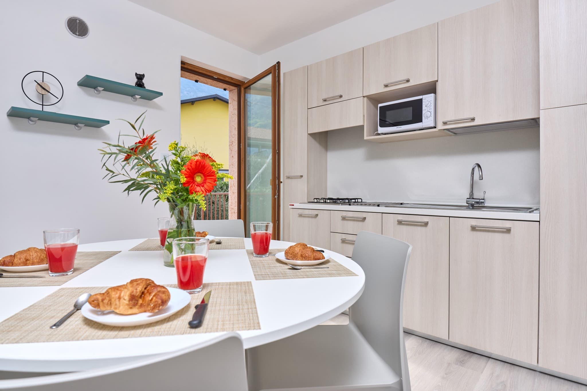 Apartment 04 Photo 02