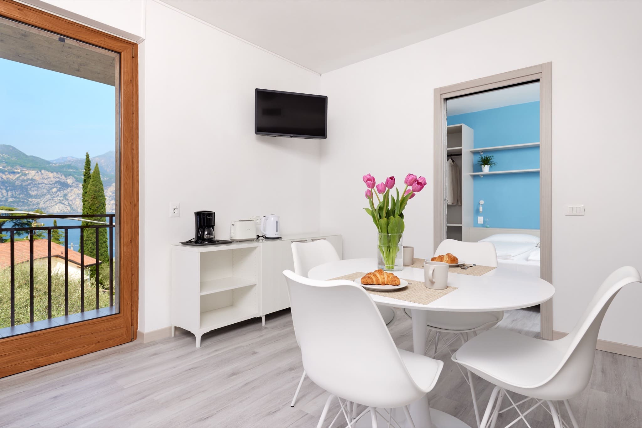 Apartment 08 Photo 05